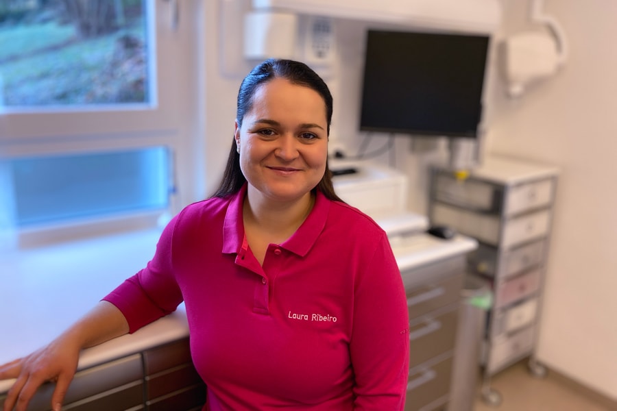 Laura Ribeiro - Rezeption, Stuhlassistenz, Narkoseassistenz, Bestellmanagement, Prohylaxe Laura Ribeiro